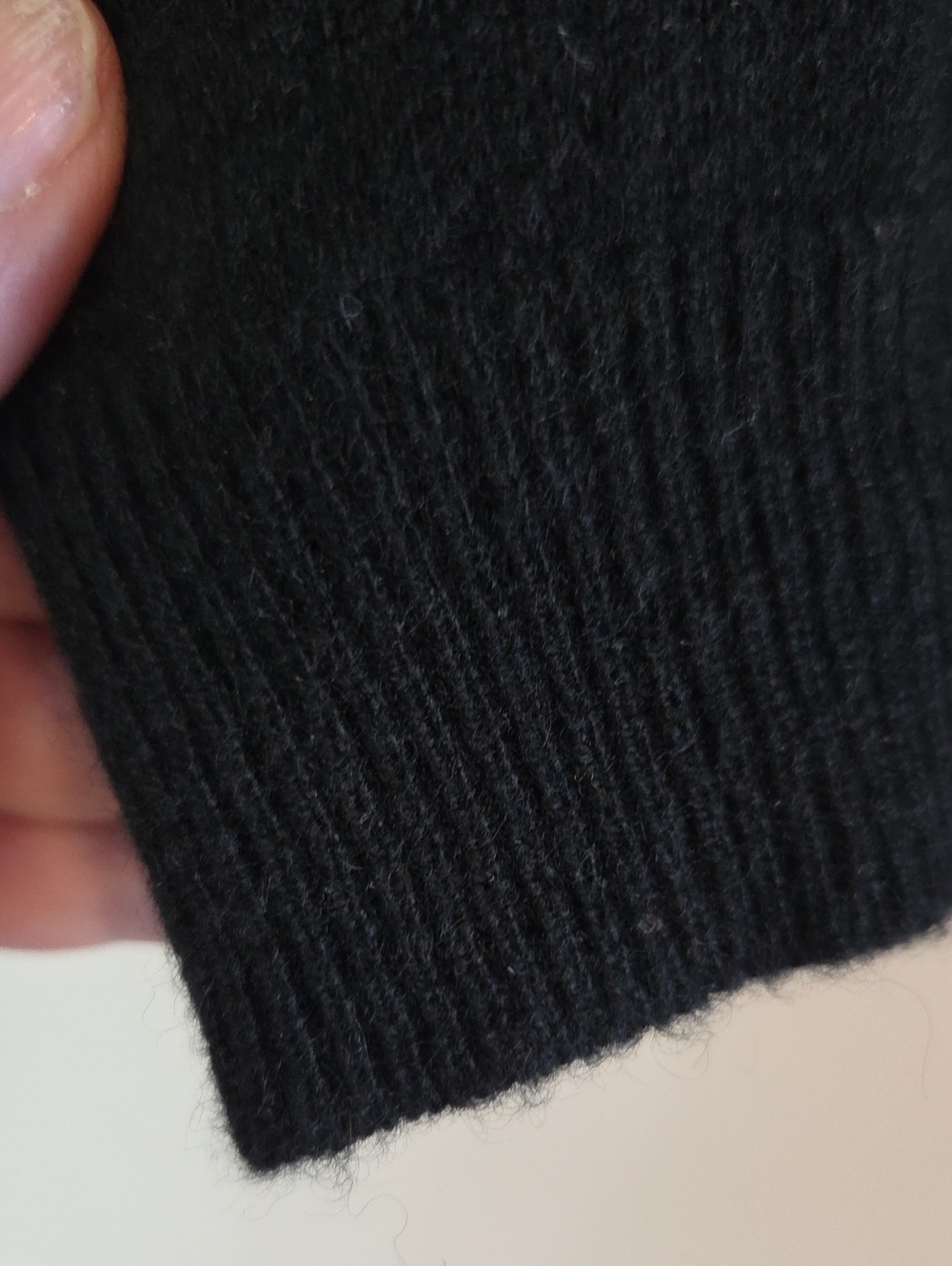The Cashmere Shop black cashmere turtleneck Sz M - Picture 4 of 6